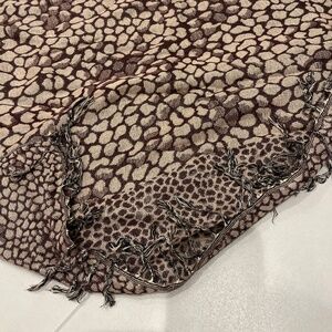Scarf printed brown